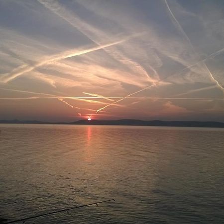 Eva vendégház Balatonlelle Extérieur photo